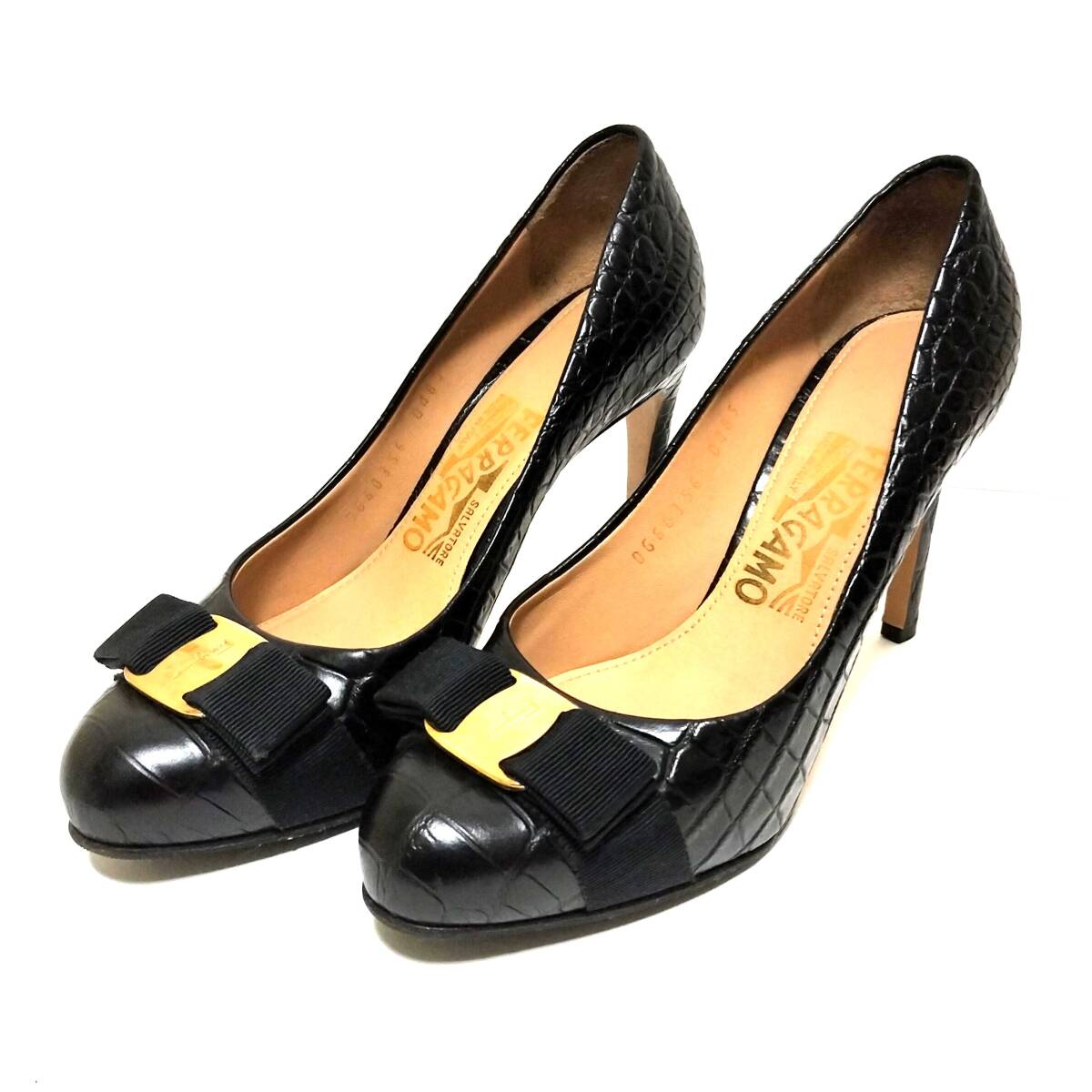 美品 SALVATORE FERRAGAMO VARA サルヴァトーレ フェラガモ ヴァラ パンプス 4ハーフ 22cm相当 黒 ブラック レディース 靴