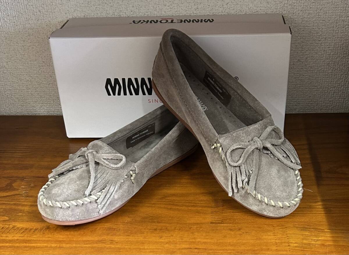 新品☆ミネトンカの高級スエード本革製のモカシン☆グレイ☆US６☆23.5㎝