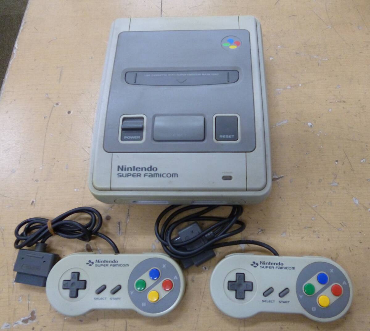 中古ジャンク Nintendo ニンテンドー スーパーファミコン本体 [Z-203] 送料無料(北海道・沖縄・離島・佐川急便中継料金がかかる地域は除く)
