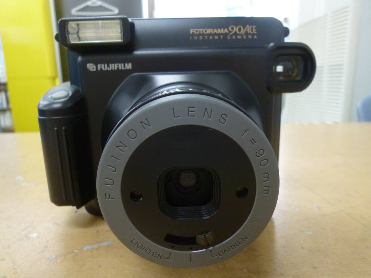 中古ジャンク FUJIFILM FOTORAMA 90ACE インスタントカメラ [K-145] 送料無料(北海道・沖縄・離島・佐川急便中継料金がかかる地域は除く)