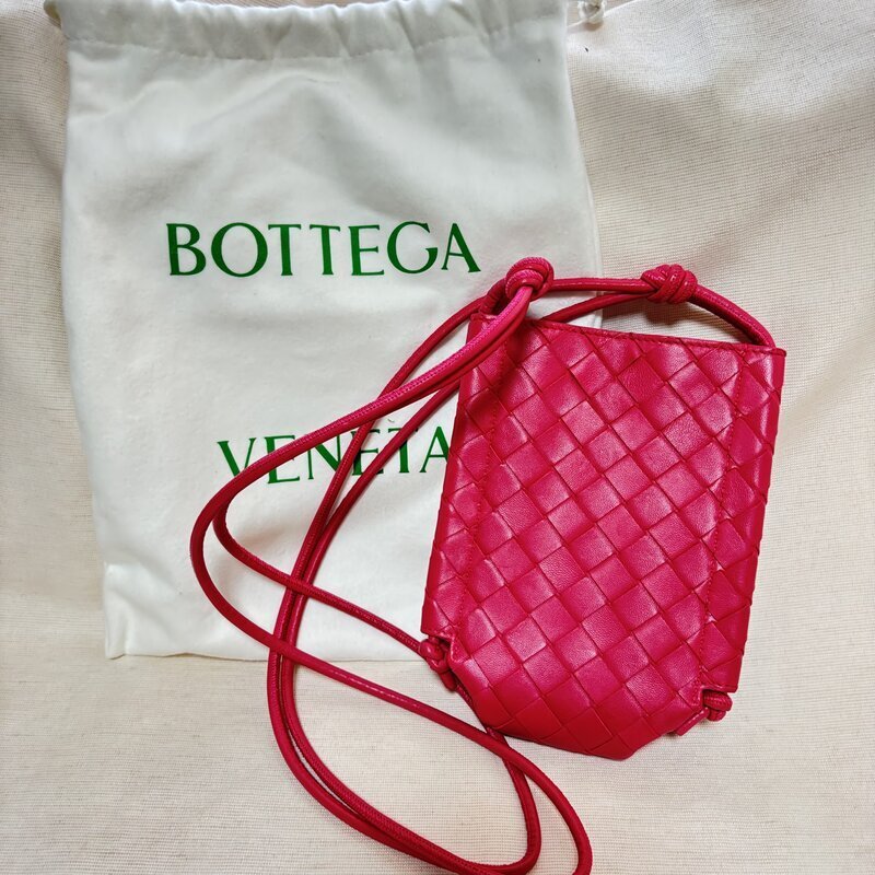 デッドストック級 BOTTEGA VENETA ショルダーバッグ ピンク クランベリー イントレチャート ポーチ 709279 上質 ラムスキン IW509DB01BTG