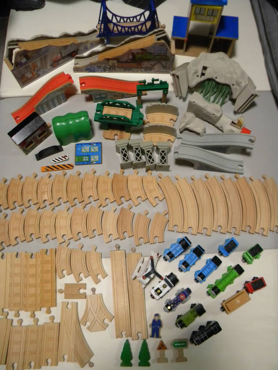 ★木製レールシリーズ★きかんしゃトーマス★謎の海賊船と失われた宝物＆トーマスの仲間足しています★