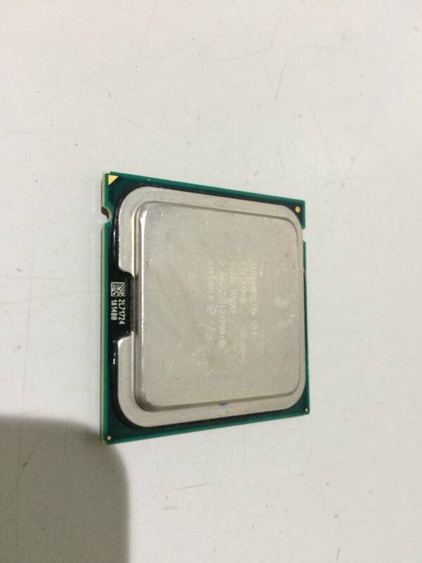 中古品 intel Celeron 440 2GHz L2:512KB FSB:800MHz 現状品