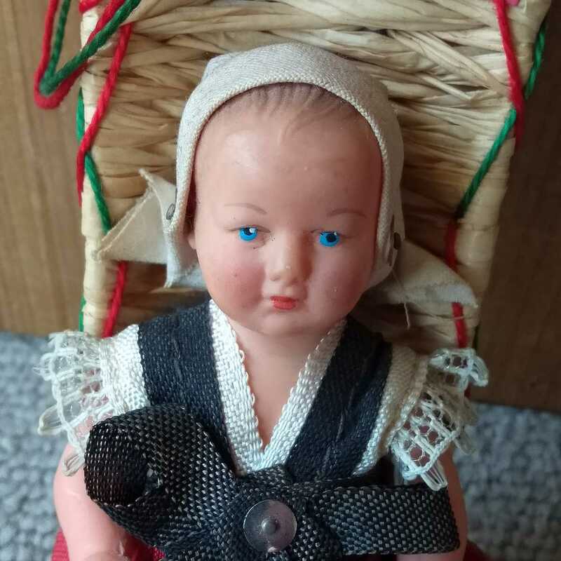 揺りかごの赤ちゃんソフビ人形 寸法　縦13cm　横4cm