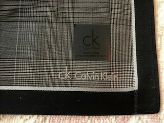 新品★カルバン・クライン★ハンカチ★黒×グレー★ロゴ刺繍★やや大判★Calvin Klein 