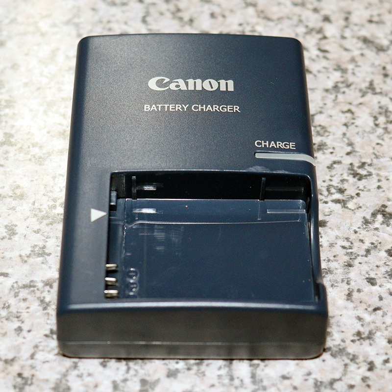 ★ キャノン Canon 充電器 CB-2LXE 傷有 動作確認済み 中古品 R00039