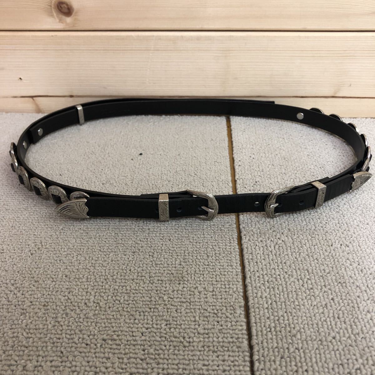 （34）TOGA VIRILIS ベルト トーガビリリース トーガアーカイブス BLACK ブラック 黒 レザー 本革 ダブルバックルベルト 装飾 彫刻