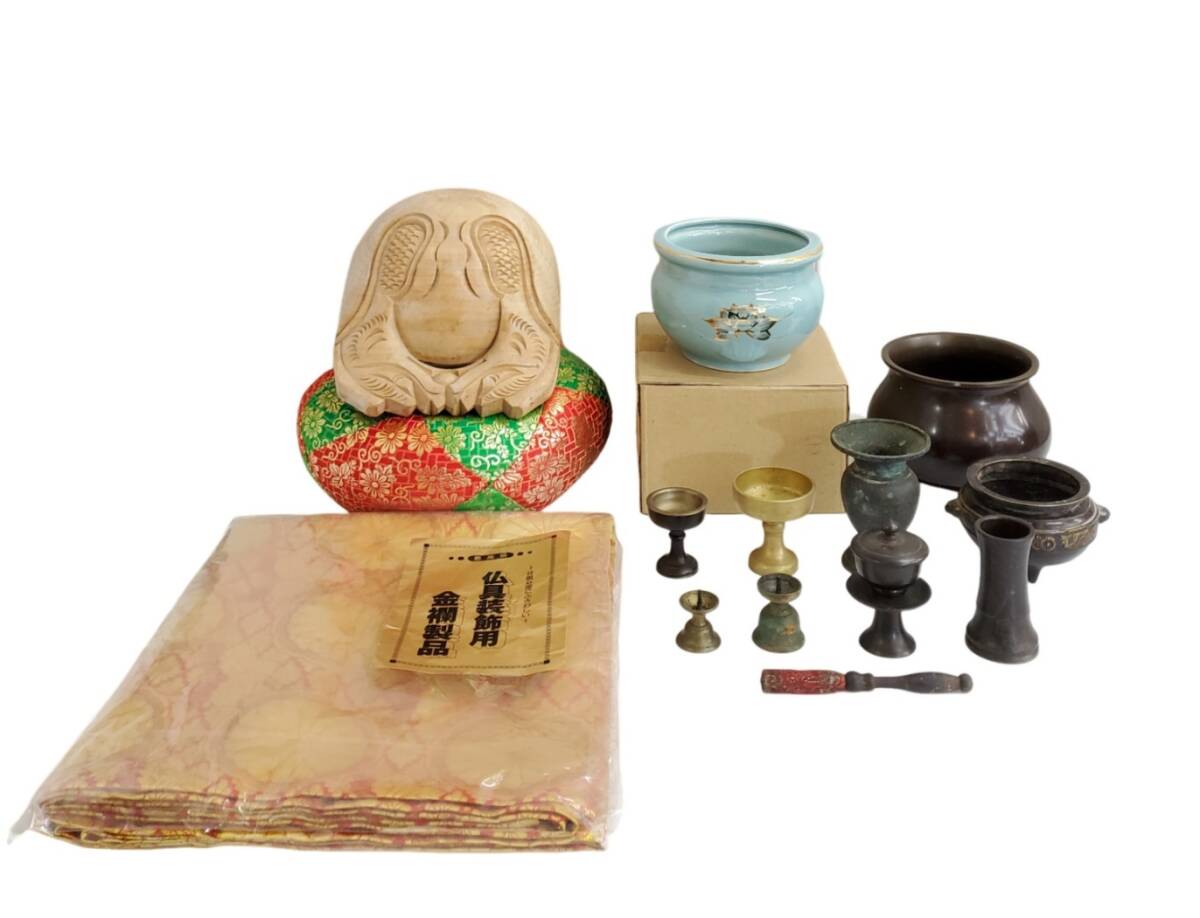 【仏具 まとめ 13点】 木魚 線香差し ロウソク立て 花立て 仏飯器 茶湯器 香炉 打敷き 他 検) 仏具装飾
