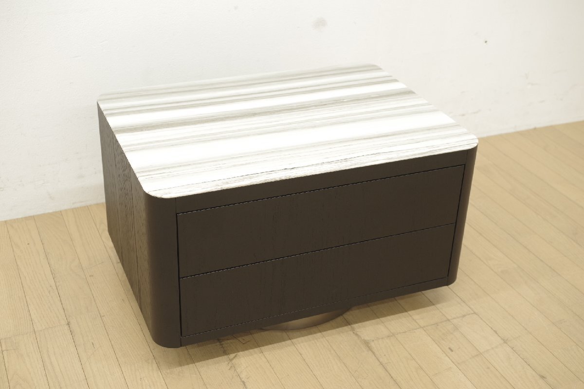Minotti ミノッティ ミルトン ナイトスタンド サイドテーブル サイドチェスト 2段 収納 コーヒーテーブル モダン リビング 寝室 店舗