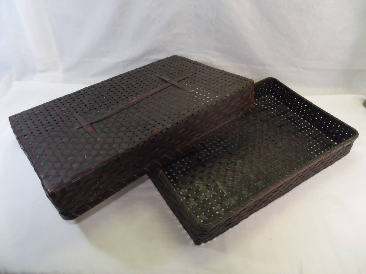 F55◇竹編みの蓋付き籠 時代◇竹編み衣装盆◇幅61ｃｍ◇衣装入れ 着物入れ 小物入れ◇行李こうり◇古味煤竹 古民具◇送料1300円◇