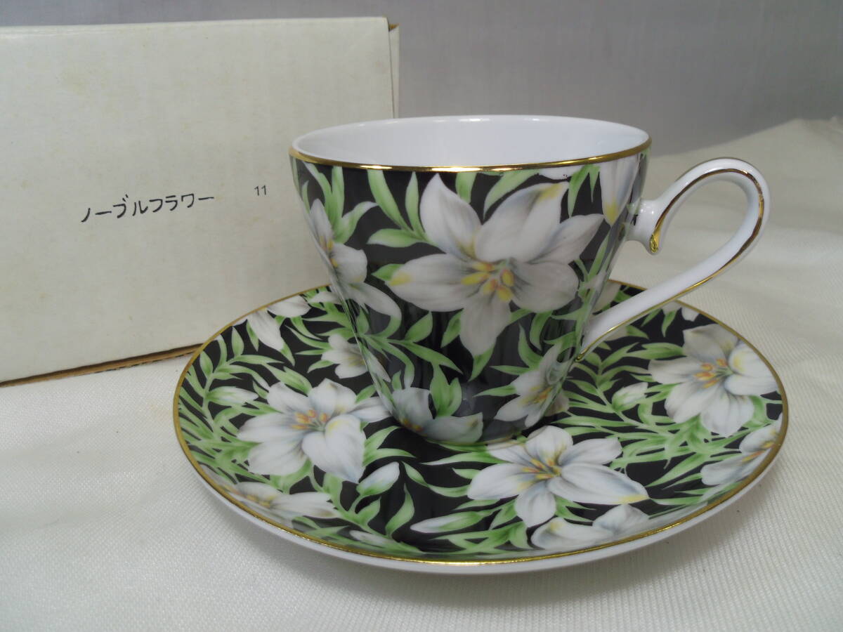 F67◇⑪新品 未使用◇金彩 カップ＆ソーサー◇世界の名窯 コレクション アンティーク調珈琲碗皿◇金彩 コーヒー 紅茶◇箱入り◇送料680円◇