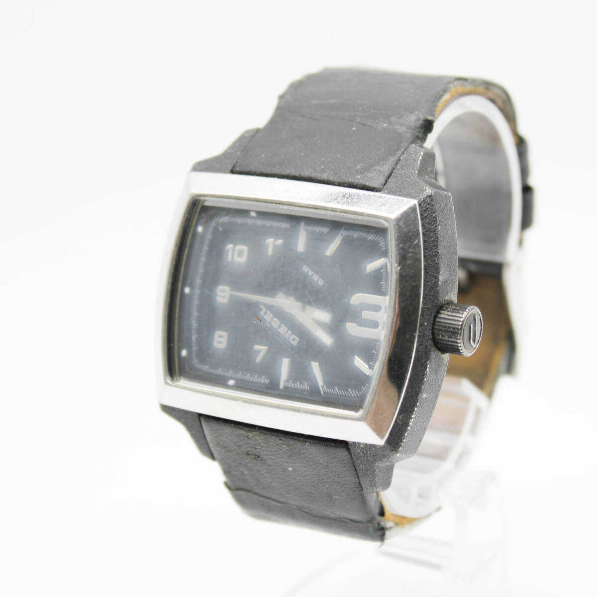 W251017-29【電池交換済み】 DIESEL ディーゼル DZ-1365 メンズ腕時計 クォーツ 稼働品 文字盤ブラック トノー型