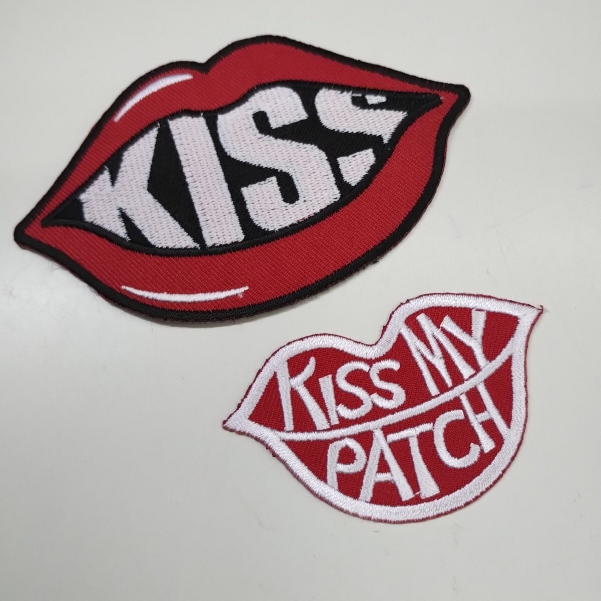 ◎ 魅力的な感じのワッペン 2枚セット s203　キッス　kiss　唇