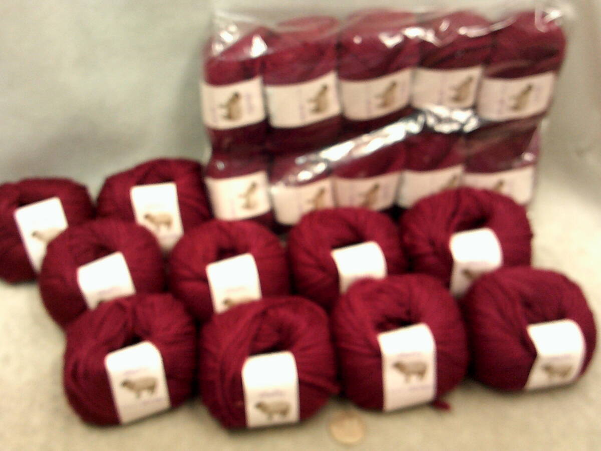 ☆シェリー純毛極太１６☆モトヒロ毛糸☆濃赤色２０玉