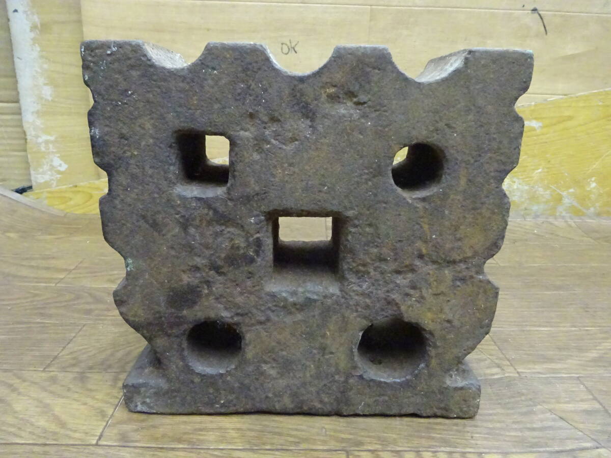 １８４１，ハチノス　20cmx21cmx7㎝くらい　19kg　前橋市から