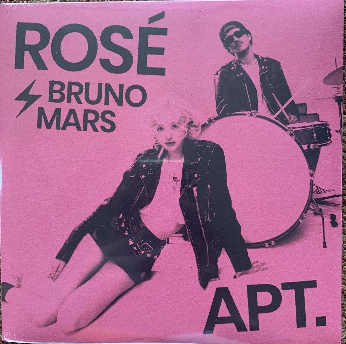 【送料無料 新品未開封】ROSE & Bruno Mars / APT (7inch)(black)