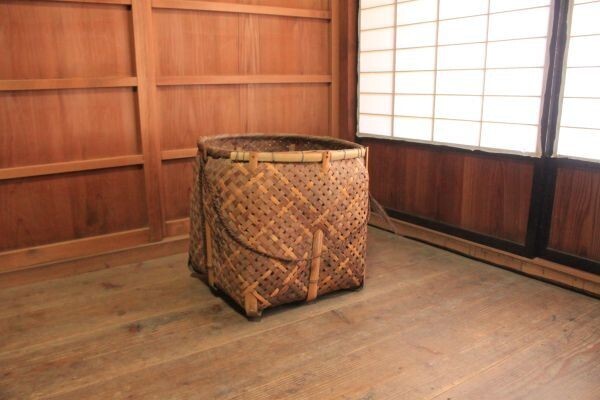 【蔵出し】★美品 農具『竹籠 茶摘み籠 径約52㎝高さ約47㎝』★検:(初だし/かご/インテリア/竹細工/山菜/花器/当時物)70129B