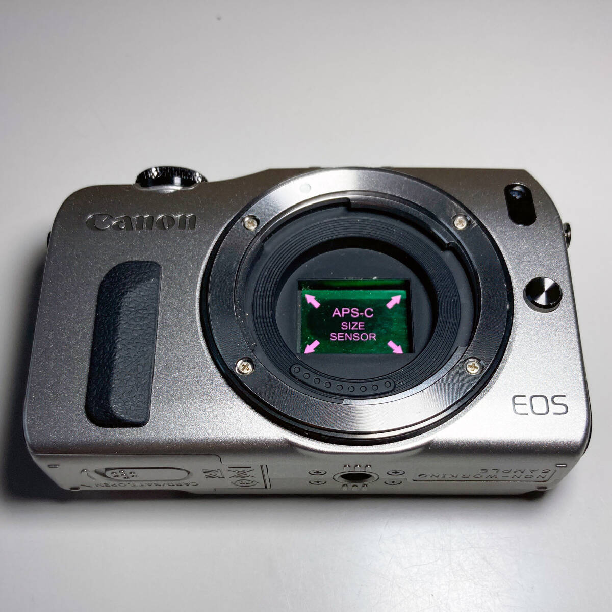 ★ キヤノン EOS M シルバー 店頭展示 模型 モックアップ 非可動品 F2190