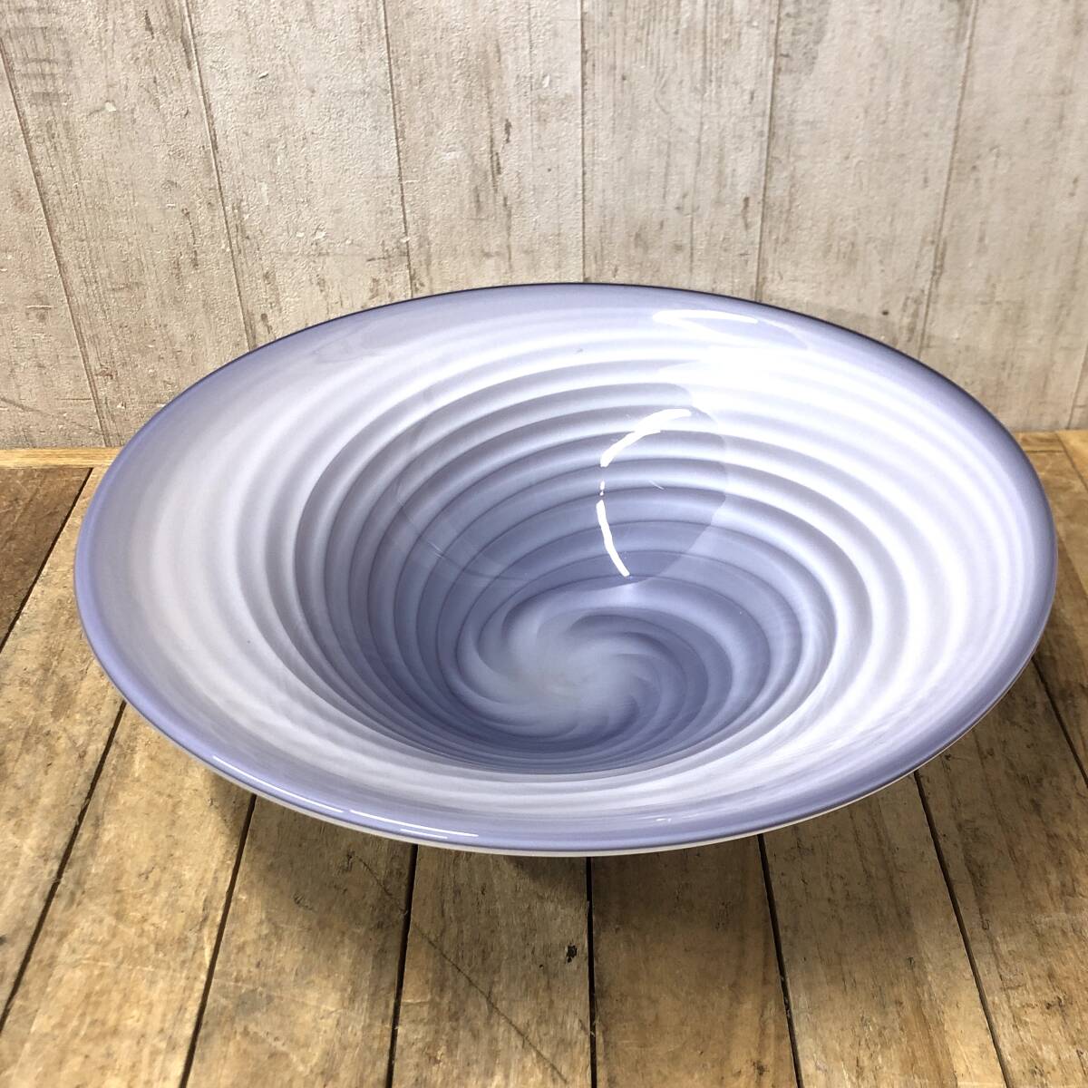 ＊池坊 ガラス 花器 直径約42cm 師範所蔵品 渦潮模様 水盤 大型 紫色系 作品展 自由花 生け花 いけばな 花瓶 花道具 華道具 フラワーベース