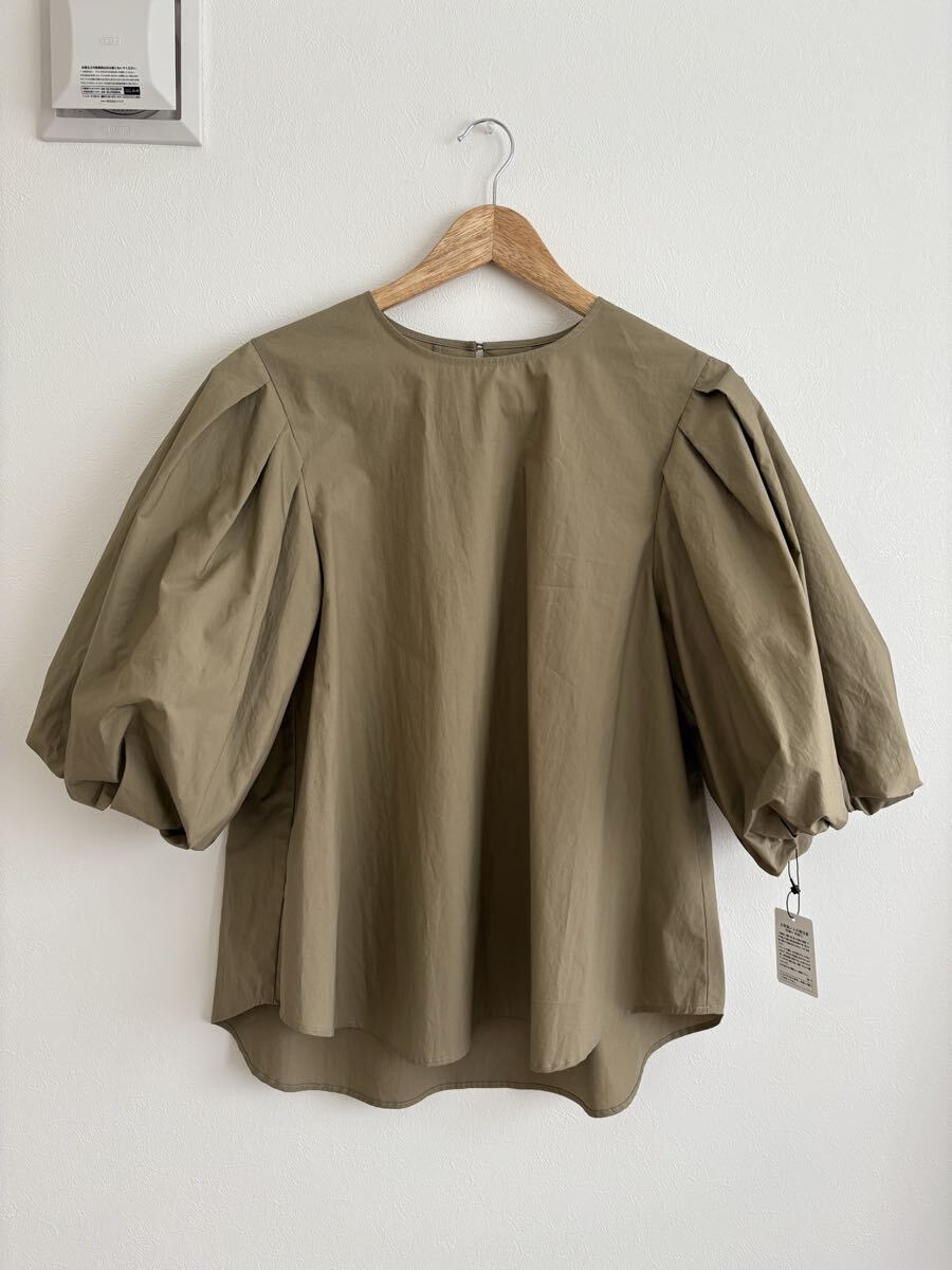 【新品・タグ付き・美品★CLOCHE／クロシェ】レディース・5分袖トップス・Tシャツ・シフォン袖・フレア袖・フレア裾★Mサイズ相当★カーキ
