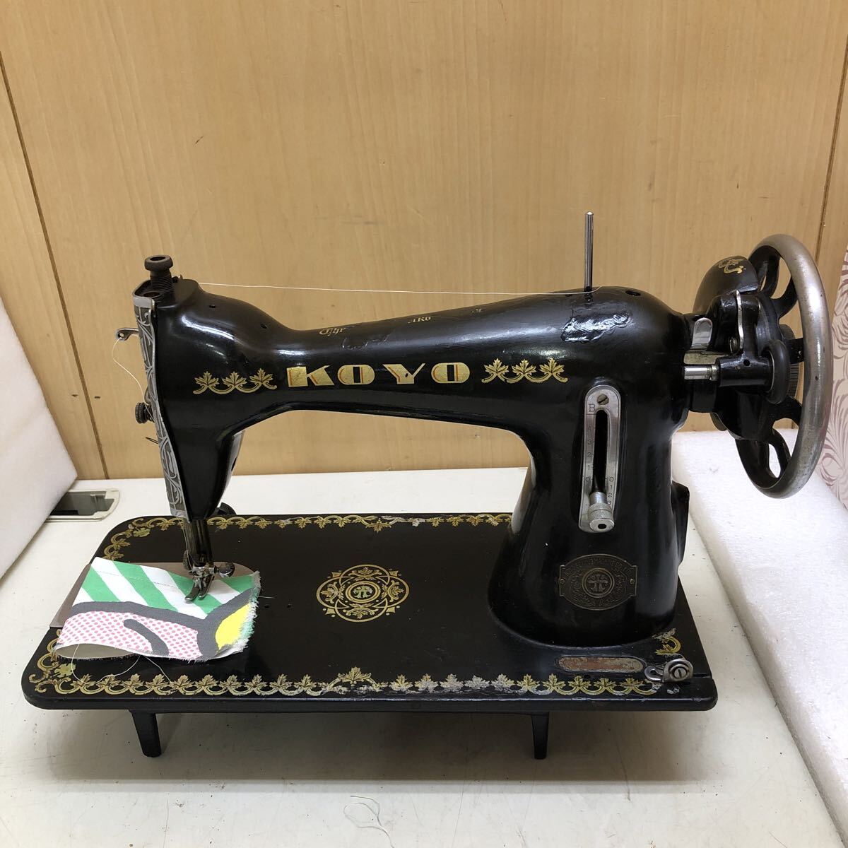 TK5235 KOYO アンティーク刺繍入りミシン　 クラシックデザイン 動作確認濟 1006