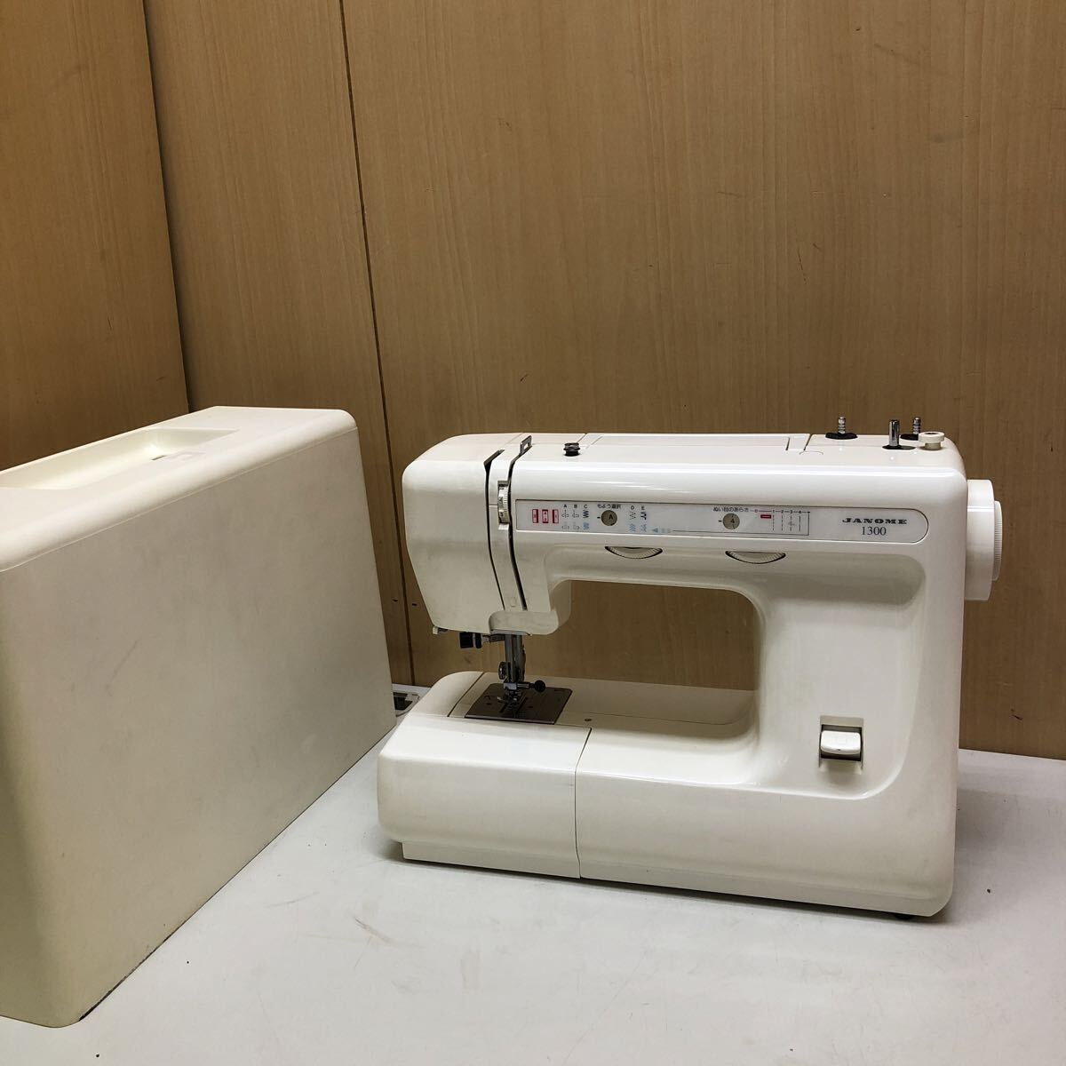 TK5457 JANOME ジャノメ MODEL 742型 1300 持ち運び　ミシン ケース付　手工芸 ハンドメイド　裁縫　現状1027
