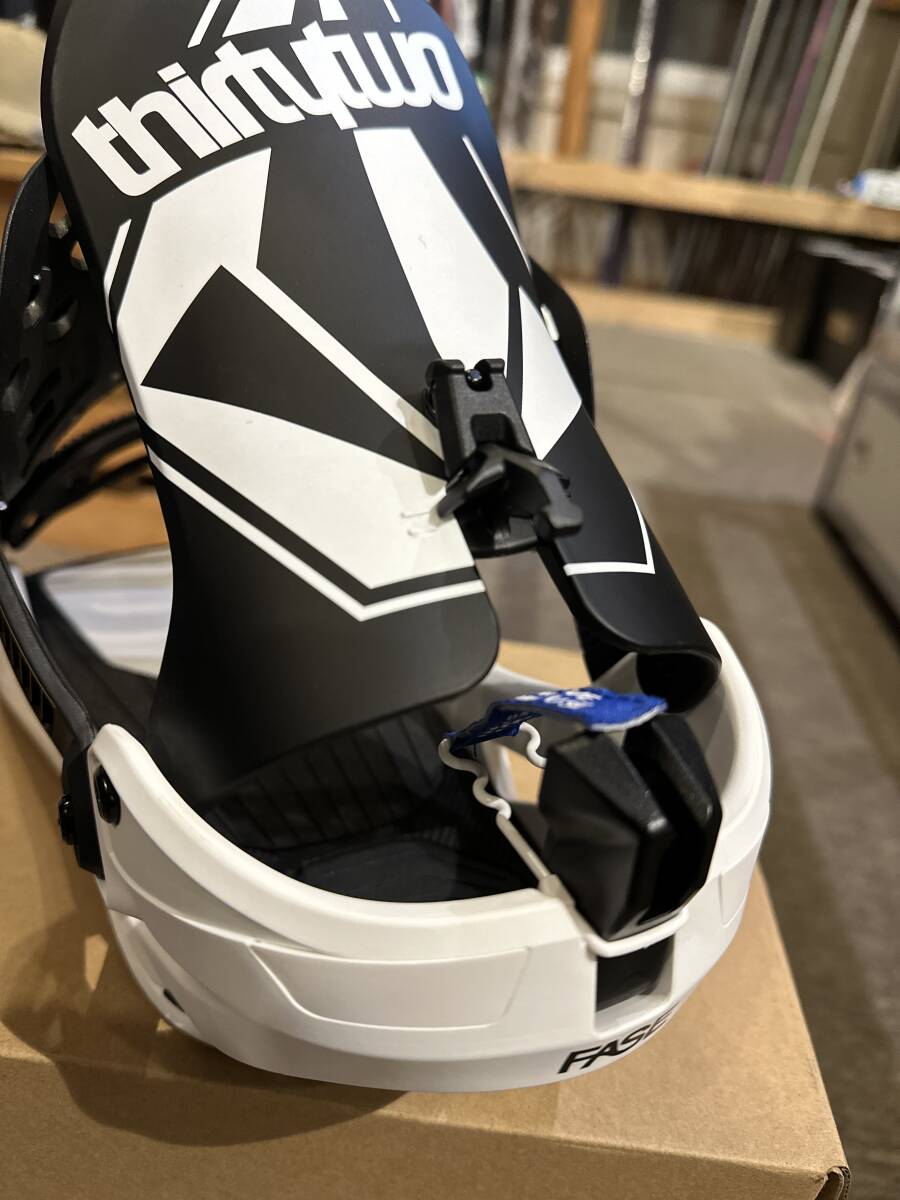 T32M FASE　THIRTYTWO　スノーボード　ビンディング　VOLCOM　コラボ　新品
