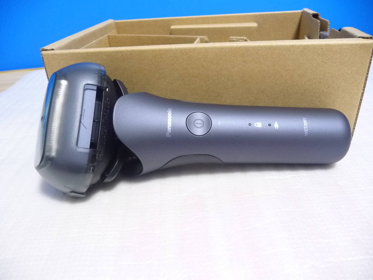 ◆未使用展示品 Panasonic（パナソニック）メンズシェーバー LAMDASH（ラムダッシュ）ES-LT6C-A 青 [3枚刃 充電スタンド付き ハイグレード]