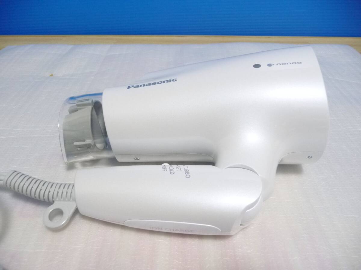 ◆未使用展示品 Panasonic パナソニック ヘアドライヤー ナノケア EH-NA2K-W [ナノイー/軽量コンパクト/速乾ノズル付/ホワイト] 
