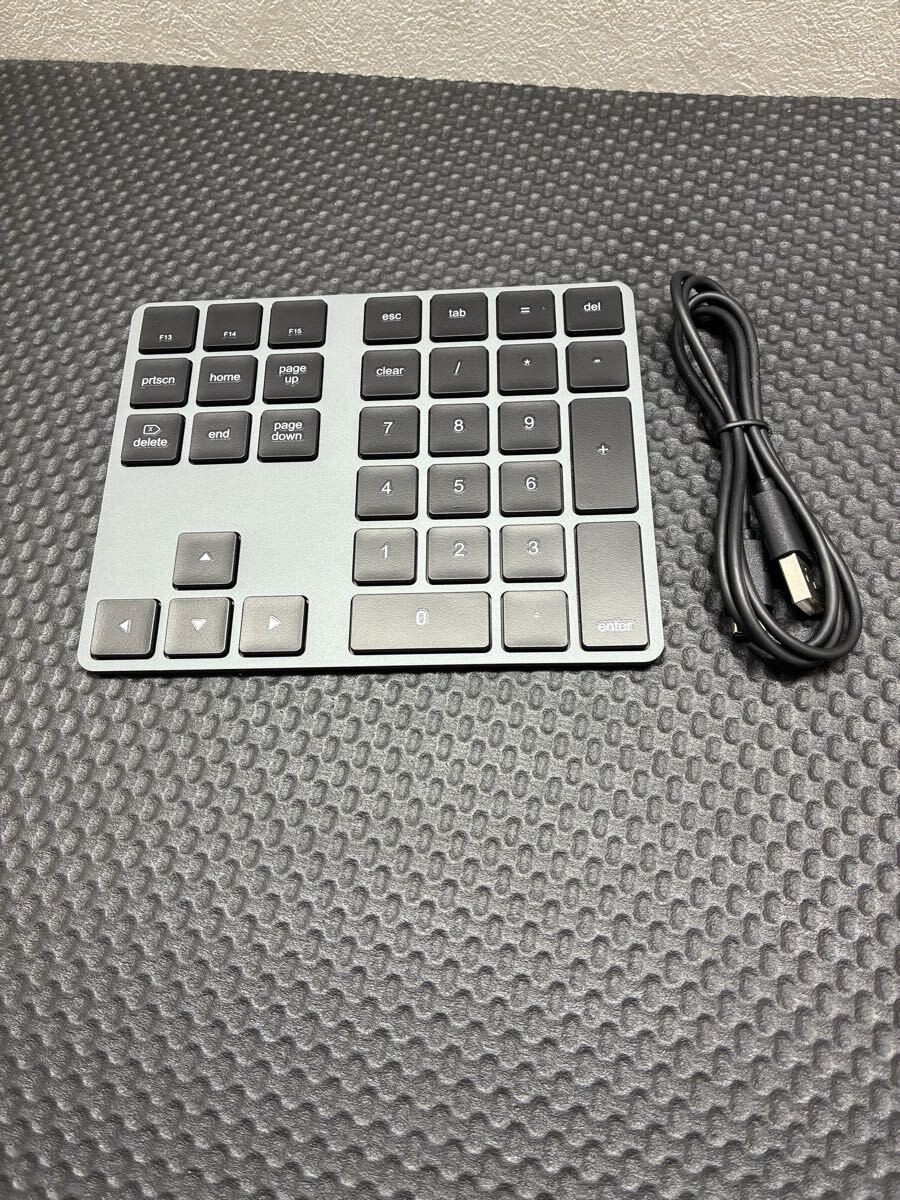 ★未使用保管品★★Satechi　Bluetooth ALUMINUM Extended Keypad ST-XLABK