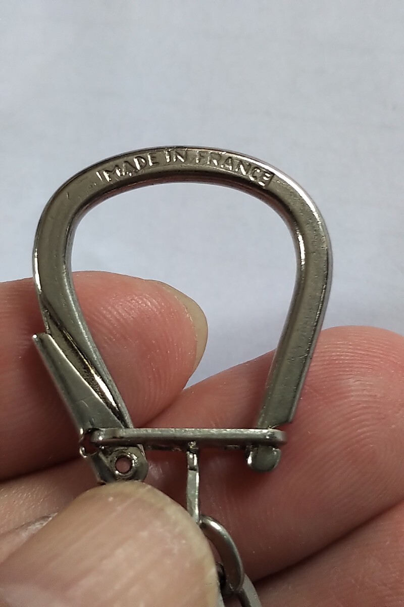 古いキーホルダー アヴィア石油 AVIA フランス製 BOURBON ブルボン フックには MADE IN FRANCE の刻印入り 欧州雑貨 美品 フランス車に
