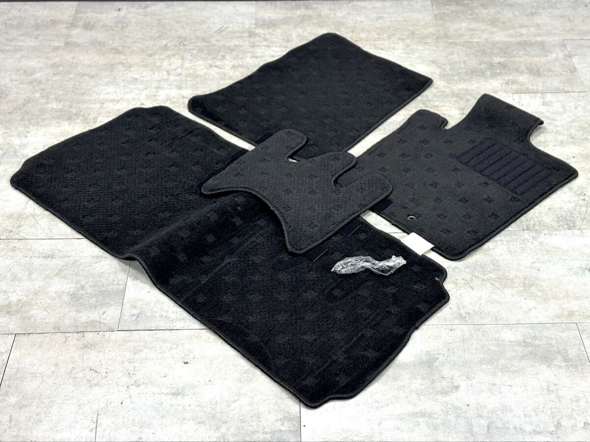 未使用/保管品■フロアマット ダイハツ ムーヴ 黒 ブラック マットセット カー用品 内装 車 社外品■兵庫県姫路市から 25-4444