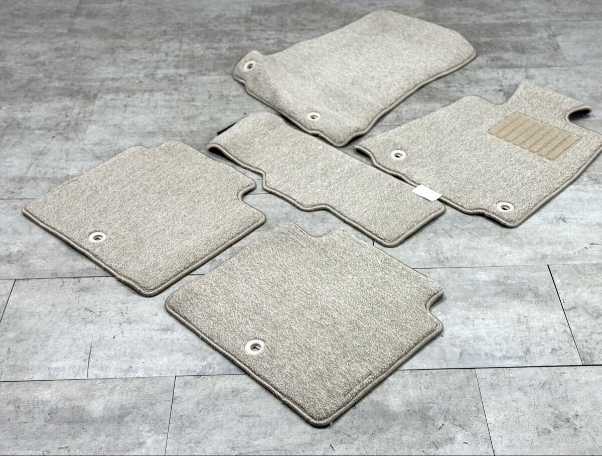 未使用/保管品■フロアマット トヨタ クラウン ベージュ マットセット カー用品 内装 車 社外品■兵庫県姫路市から 25-4416