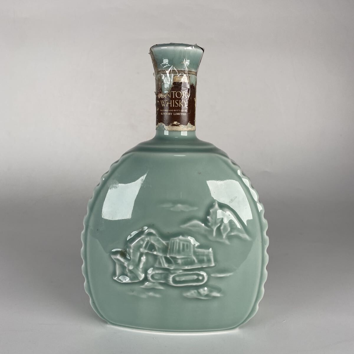 旧家整理品 未開栓 suntory サントリーウイスキー 小松製作所特製ボトル 陶器ボトル 43% 720ml 希少品 古酒 對山 骨董品 重量1378g【106】 