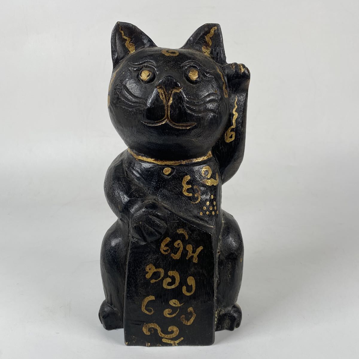 珍品 希少品 時代 木彫 招き猫 黒猫 呪物 置物 オブジェ 特級呪物 縁起物 タイ 東南アジア 骨董品 古美術品 高さ24cm【1030】 