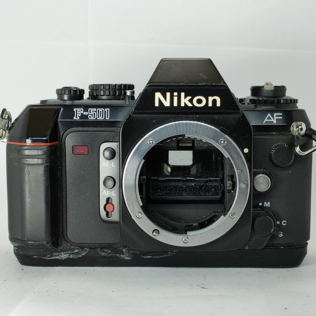 A808) Nikon F-501 ニコン フィルム一眼レフカメラ ボディ ジャンク