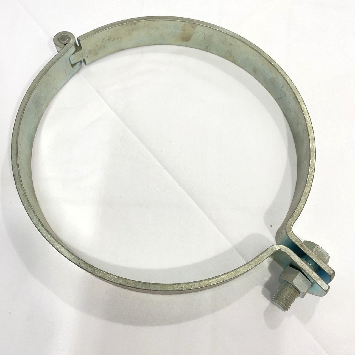 ラウンド クランプ 配管 ダクト 大型 26cm スチール 住宅 倉庫 ビル【道楽札幌】