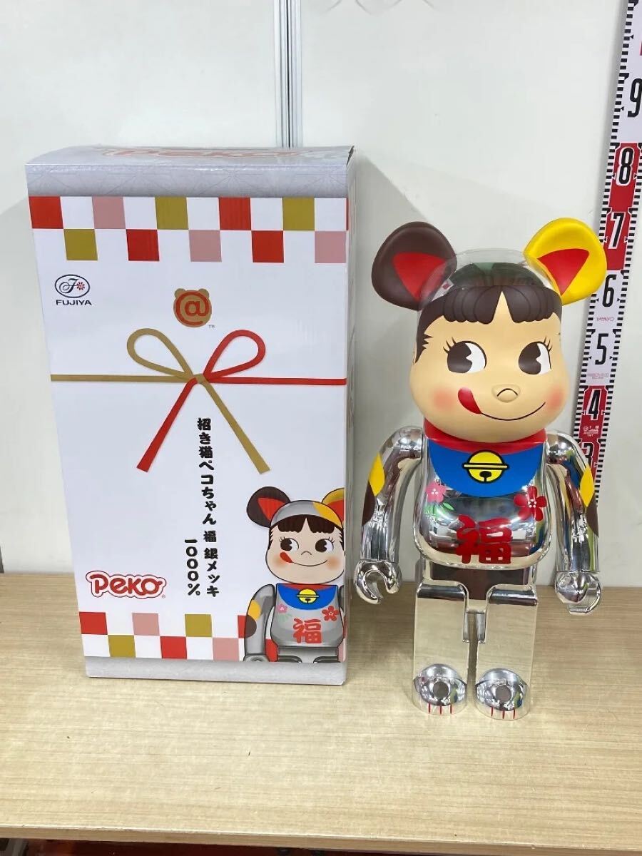 BEAR BRICK (ベアブリック) フィギュア 招き猫ペコちゃん 福銀メッキ 1000%