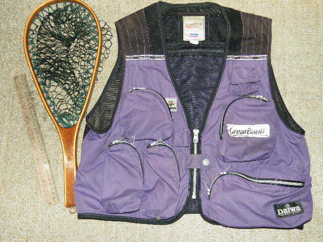 x品名x ダイワ GREAT BANFF ツインバリア耐久 撥水加工 フィッシング ベスト Lサイズ+木製タモ網=まとめ売りセットで♪渓流 釣り:系?用品