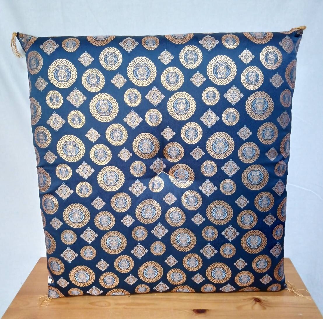 【S241】美品/仏前座布団/正倉院 華紋/座布団/大判/紺色/日本製/サイズ66㎝69㎝