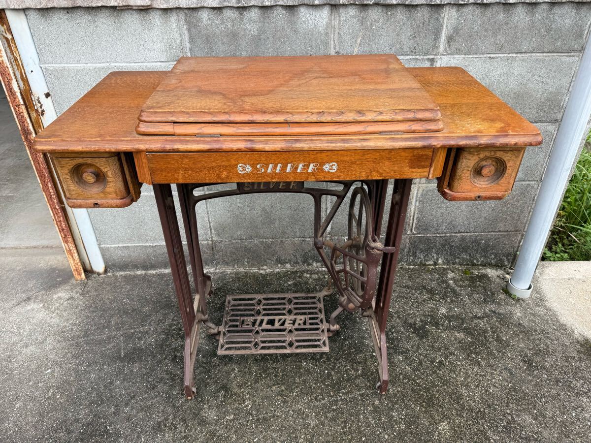 silver シルバー 足踏み ミシン C1009 ミシン台 レトロ ミシン ヴィンテージ インテリア アンティーク 昭和レトロ オブジェ 裁縫 台付 飾り