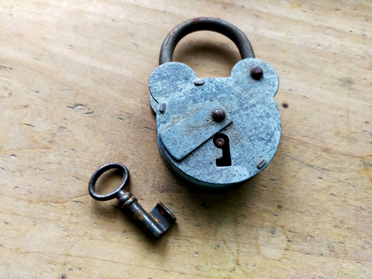 ★アンティーク品★クマさん型南京錠 パドロックキー 鍵付き オブジェ 小物 フランス くま