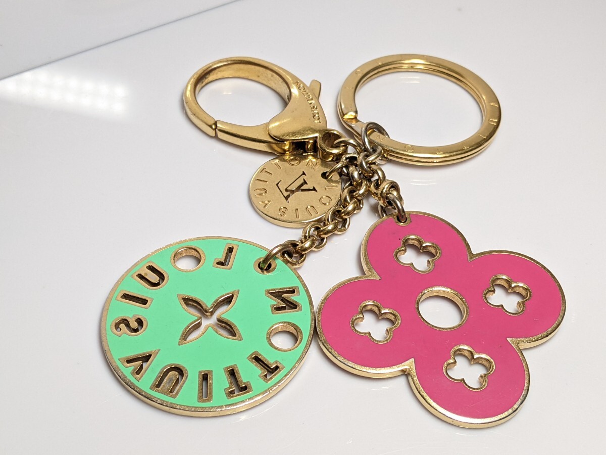 Louis Vuitton ルイヴィトン キーリング キーホルダー チャーム ポルトクレ・ルーピング ゴールドxピンクxグリーン M66006