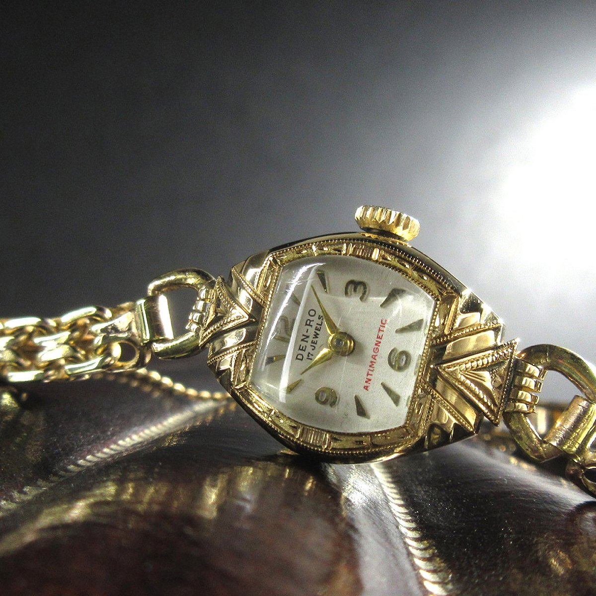 デンロ 1950年代 ヴィンテージ K18YG 彫金/ミル打ちケース シルバー飛びアラビア文字盤 レディース 手巻 カクテルウォッチ A59