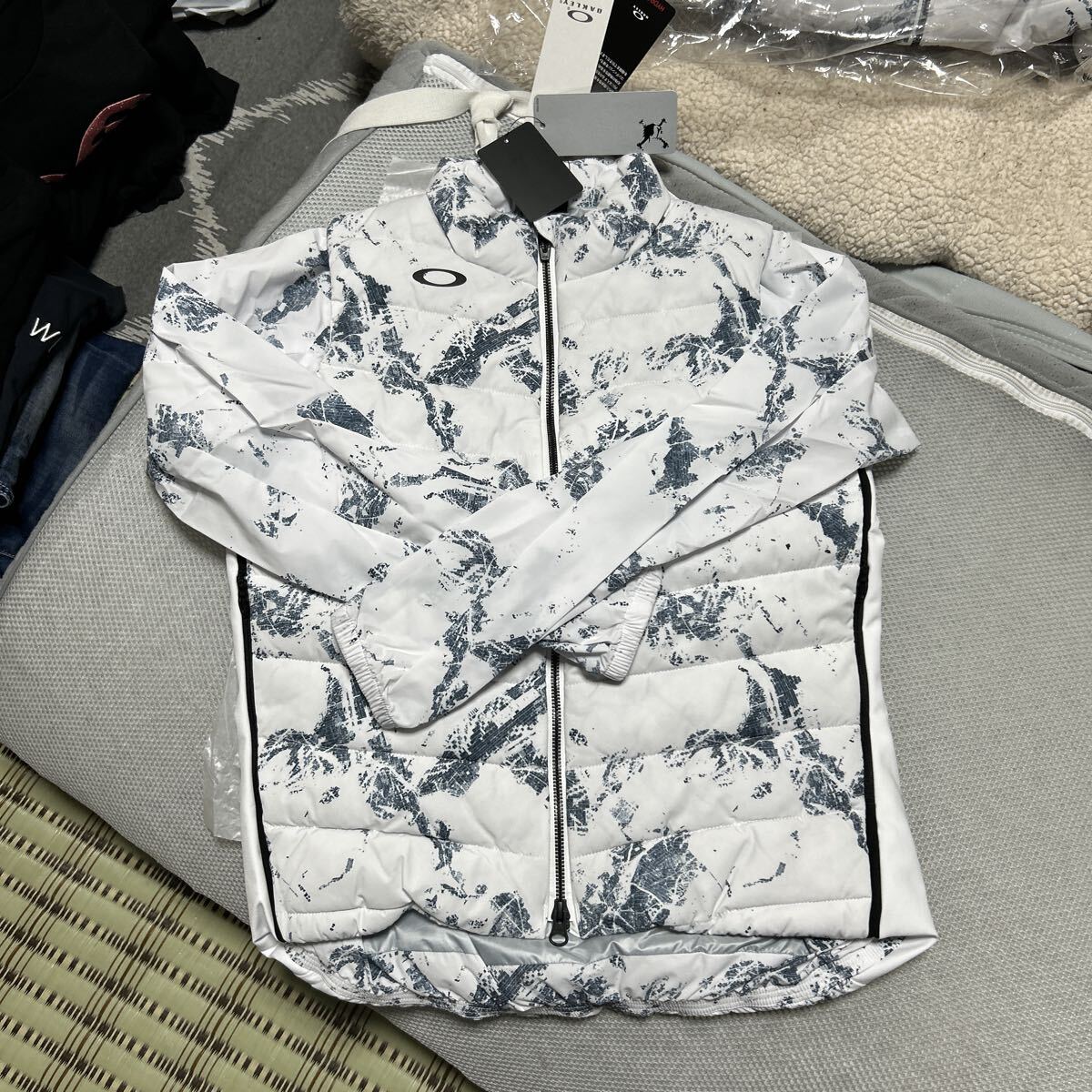 オークリー ゴルフ　スカルレディースダウンジャケットＬ OAKLEY 白柄Skull 安田佑香　