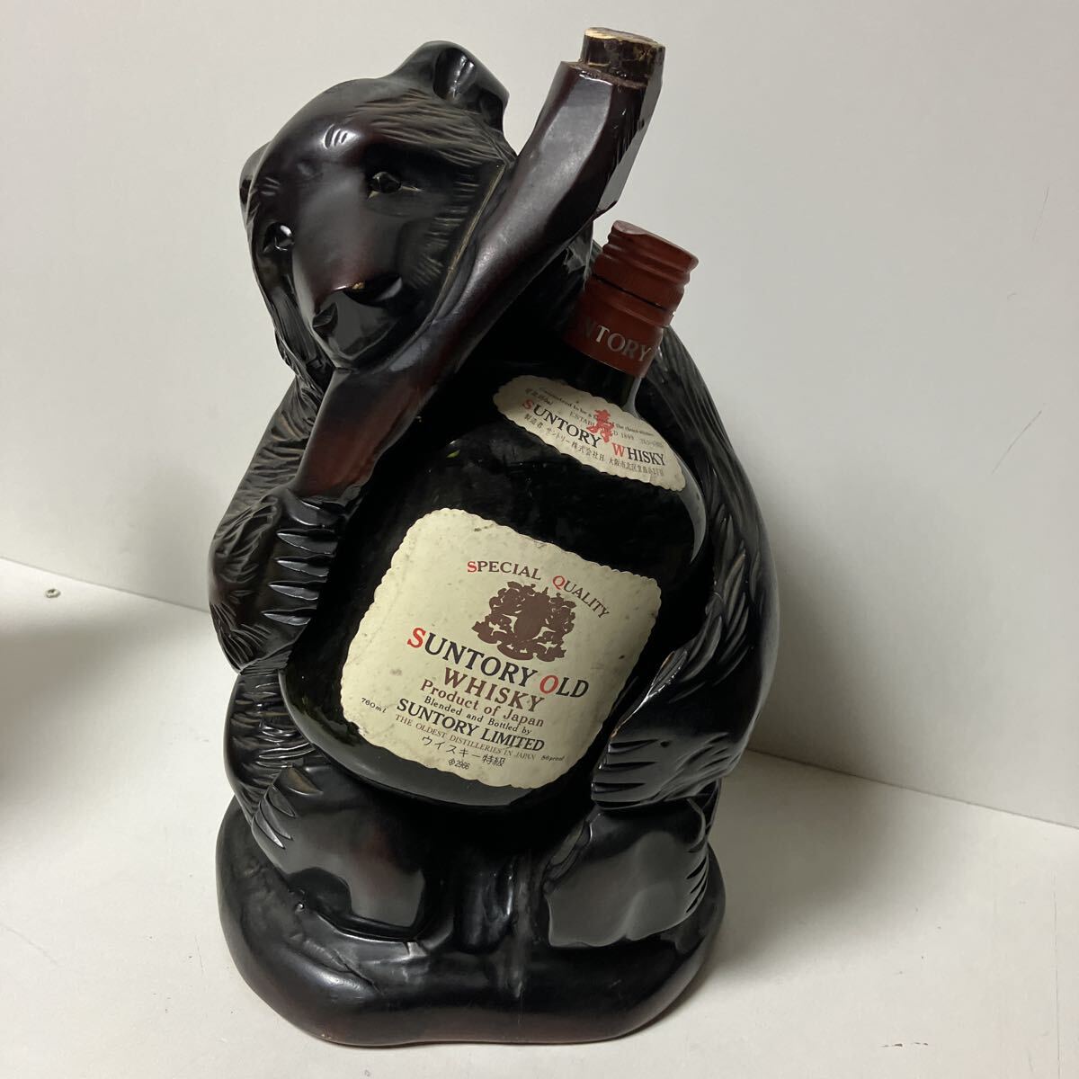 ②熊 木彫り サントリオールド ボトルホルダー 　横約20㎝　高さ約32㎝　送料無料　ジャンク品　