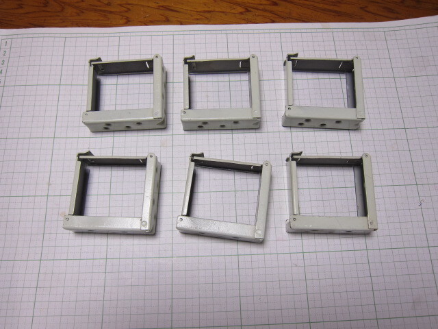 A即決有 ブラインド カーテン取付金具　約45ｍｍ×51ｍｍ　ネジ穴3ｍｍ　 フック　6個組 白ホワイト系 送料320円～