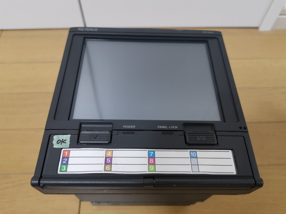 ★未使用に近い★ KEYENCE TR-V500＋TR-TH08 5型パネルタイプ タッチ データレコーダ