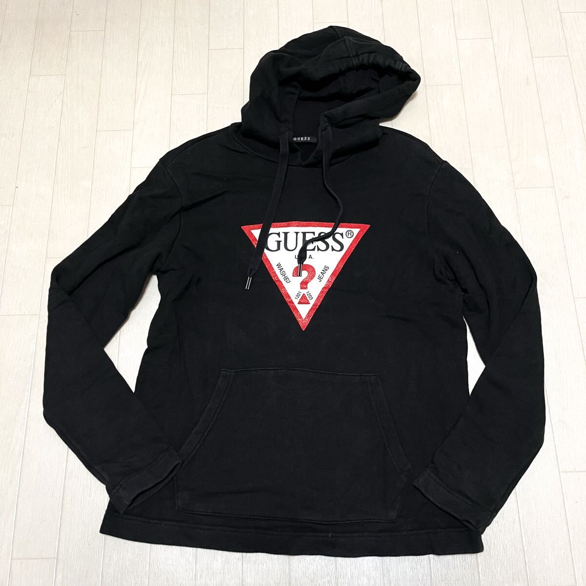 和855★ GUESS ゲス スウェット パーカー フーディ ロゴプリント M ブラック メンズ