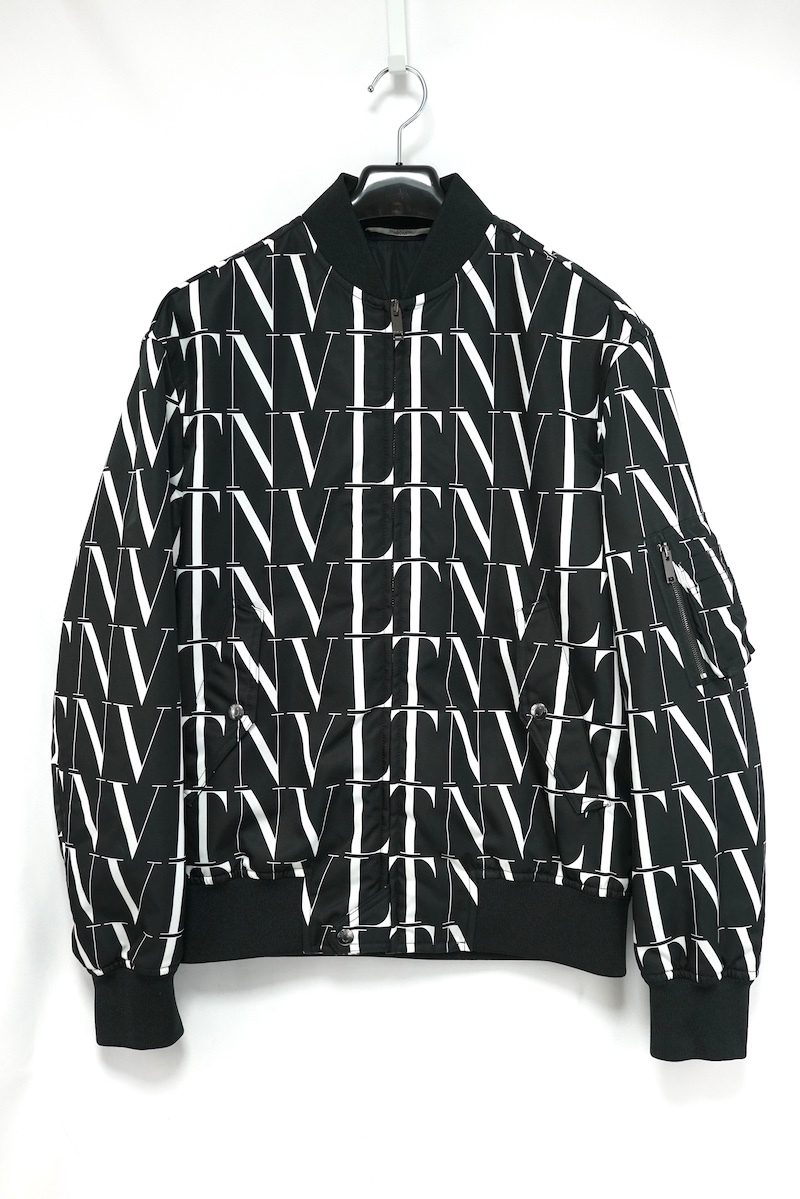 VALENTINO ヴァレンティノ ボンバージャケット VLTNロゴ プリント 総柄 44サイズ ブラック ホワイト UV3CIF156G4
